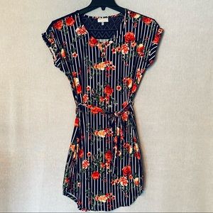 Short sleeve lace back dress blue and white stripe